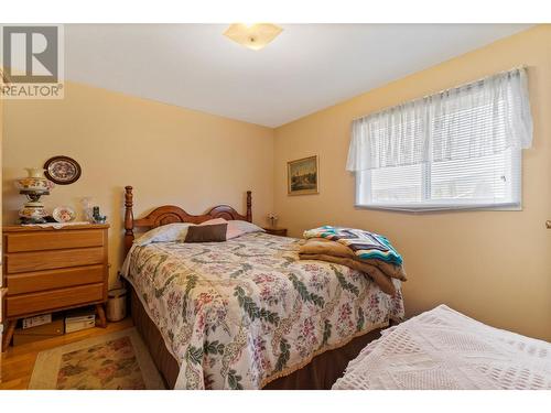 7024 Highway 97-B Highway, Salmon Arm, BC - Indoor Photo Showing Bedroom