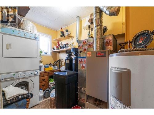 7024 Highway 97-B Highway, Salmon Arm, BC - Indoor Photo Showing Laundry Room