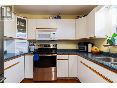 7024 Highway 97-B Highway, Salmon Arm, BC - Indoor Photo Showing Kitchen