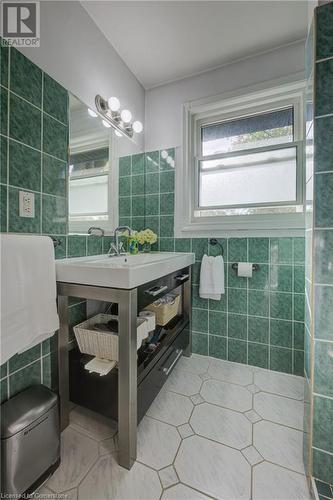 251 Metcalfe Street, Guelph, ON - Indoor Photo Showing Bathroom