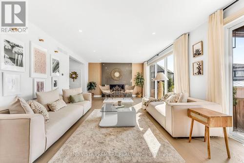 21 Locky Lane, Middlesex Centre (Kilworth), ON - Indoor Photo Showing Living Room