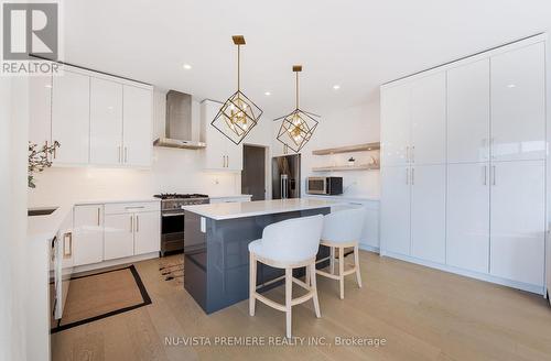 21 Locky Lane, Middlesex Centre (Kilworth), ON - Indoor Photo Showing Kitchen With Upgraded Kitchen