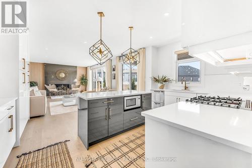 21 Locky Lane, Middlesex Centre (Kilworth), ON - Indoor Photo Showing Kitchen With Upgraded Kitchen