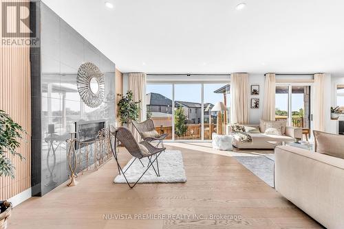 21 Locky Lane, Middlesex Centre (Kilworth), ON - Indoor Photo Showing Living Room