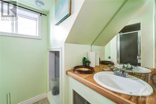 146 Mulvihill Avenue, Ottawa, ON - Indoor Photo Showing Bathroom