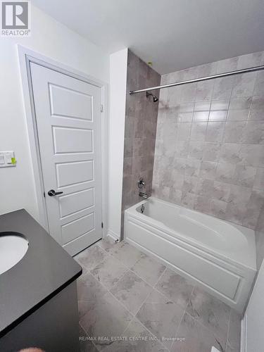 B159Ph2 - 339 Port Crescent, Welland, ON - Indoor Photo Showing Bathroom