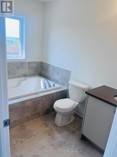 B159Ph2 - 339 Port Crescent, Welland, ON - Indoor Photo Showing Bathroom