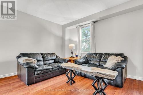 38 - 7340 Copenhagen Road, Mississauga, ON - Indoor Photo Showing Living Room