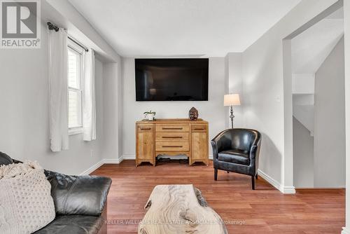 38 - 7340 Copenhagen Road, Mississauga, ON - Indoor Photo Showing Living Room