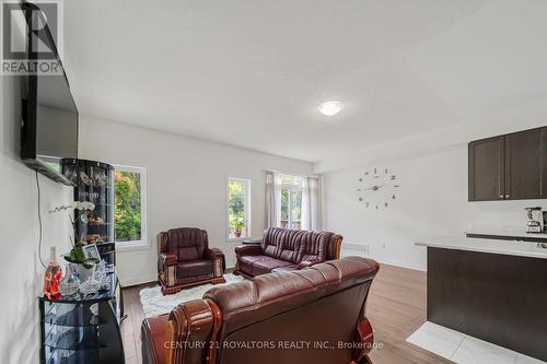 40 Brixham Lane, Brampton (Brampton North), ON - Indoor Photo Showing Living Room