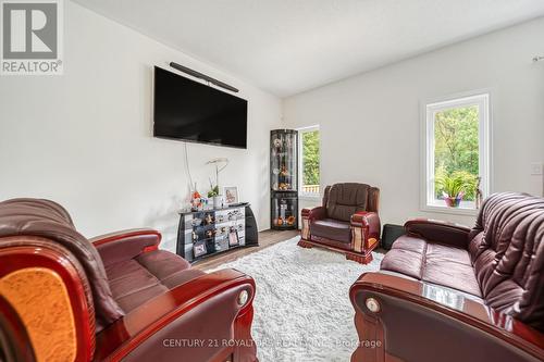 40 Brixham Lane, Brampton (Brampton North), ON - Indoor Photo Showing Living Room