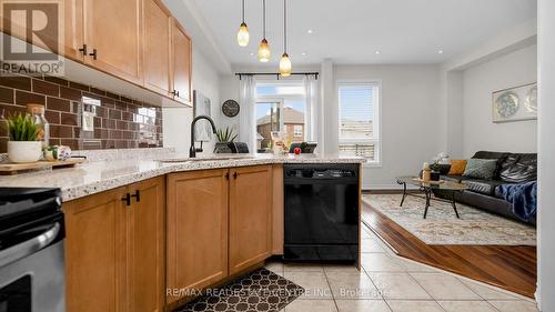 113 Nathaniel Crescent, Brampton, ON - Indoor Photo Showing Kitchen