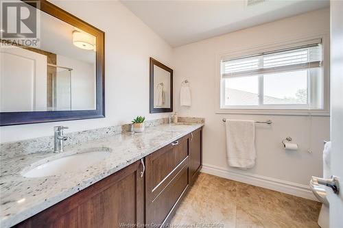 424 Rosewood Drive, Lakeshore, ON - Indoor Photo Showing Bathroom