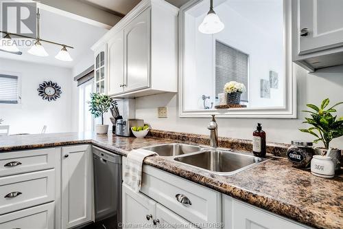 422 Victoria Avenue, Chatham, ON - Indoor Photo Showing Kitchen With Double Sink