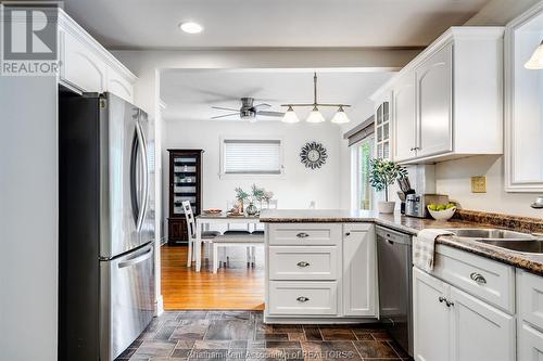 422 Victoria Avenue, Chatham, ON - Indoor Photo Showing Kitchen With Double Sink