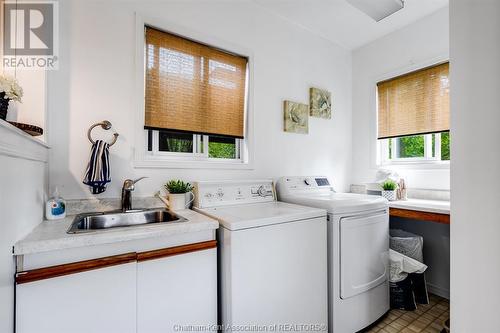 422 Victoria Avenue, Chatham, ON - Indoor Photo Showing Laundry Room