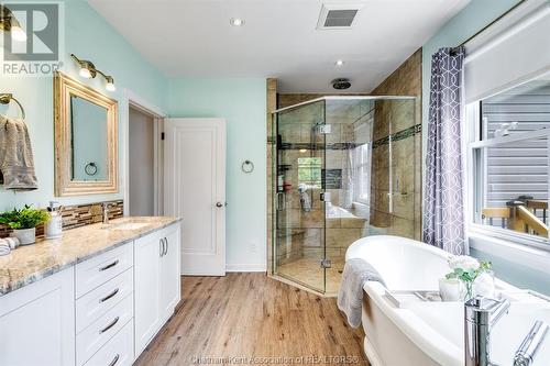 422 Victoria Avenue, Chatham, ON - Indoor Photo Showing Bathroom