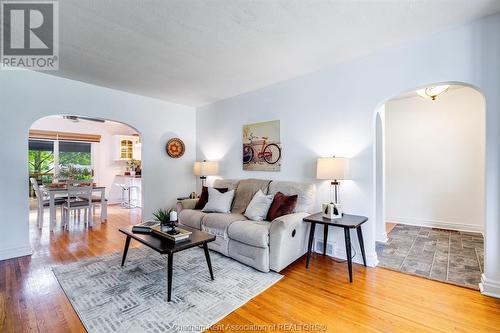 422 Victoria Avenue, Chatham, ON - Indoor Photo Showing Living Room