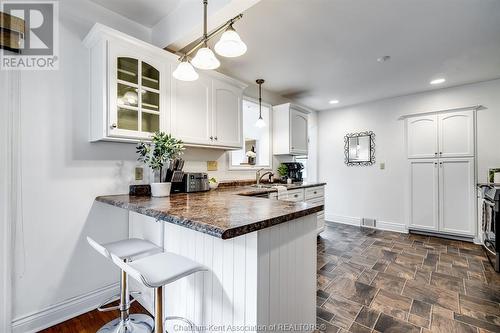 422 Victoria Avenue, Chatham, ON - Indoor Photo Showing Kitchen