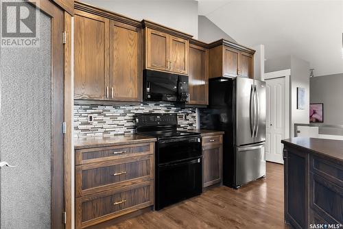 30 Dawn Bay, White City, SK - Indoor Photo Showing Kitchen