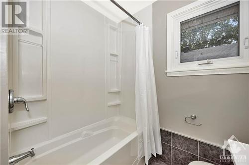 1142 Sherman Drive, Ottawa, ON - Indoor Photo Showing Bathroom