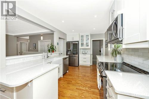 1142 Sherman Drive, Ottawa, ON - Indoor Photo Showing Kitchen With Upgraded Kitchen