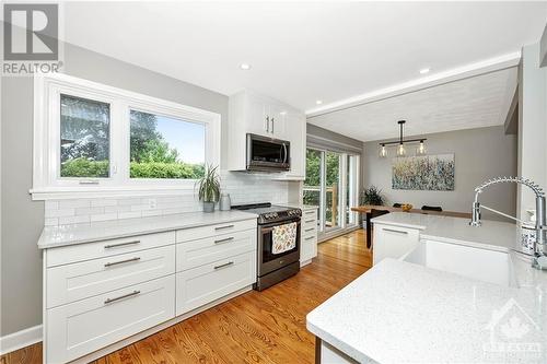 1142 Sherman Drive, Ottawa, ON - Indoor Photo Showing Kitchen