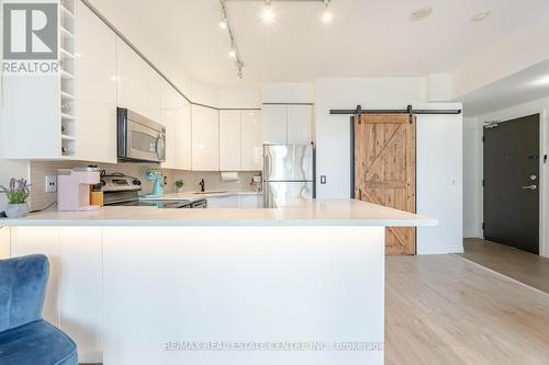 308 - 225 Webb Drive, Mississauga, ON - Indoor Photo Showing Kitchen