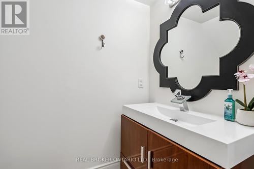 26 Mendota Road, Toronto (Stonegate-Queensway), ON - Indoor Photo Showing Bathroom