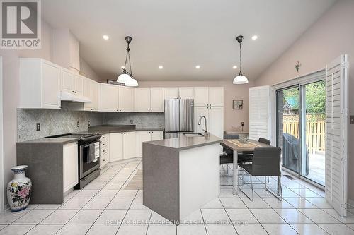 5421 Kinglet Avenue, Mississauga, ON - Indoor Photo Showing Kitchen With Upgraded Kitchen