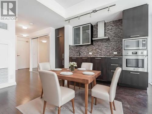 1112 - 14 York Street, Toronto, ON - Indoor Photo Showing Dining Room