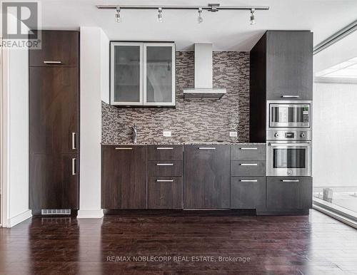 1112 - 14 York Street, Toronto (Waterfront Communities), ON - Indoor Photo Showing Kitchen