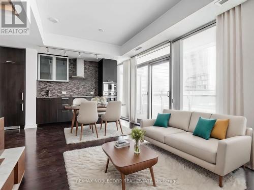 1112 - 14 York Street, Toronto, ON - Indoor Photo Showing Living Room