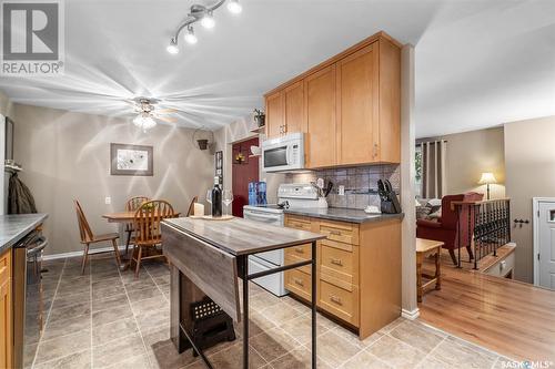 419 Streb Way, Saskatoon, SK - Indoor Photo Showing Kitchen