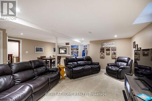 765 Barnes Crescent, Oshawa (Northglen), ON - Indoor