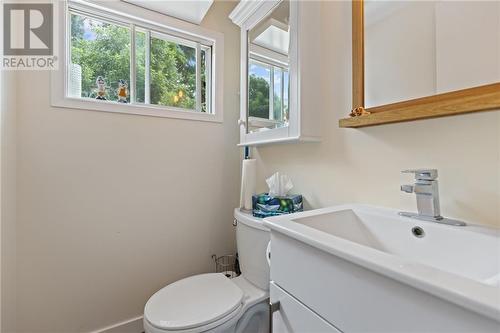 31 Chaffey Street, Brockville, ON - Indoor Photo Showing Bathroom