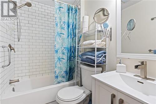 31 Chaffey Street, Brockville, ON - Indoor Photo Showing Bathroom