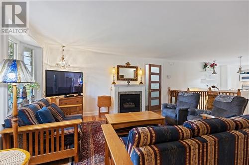 31 Chaffey Street, Brockville, ON - Indoor Photo Showing Living Room With Fireplace