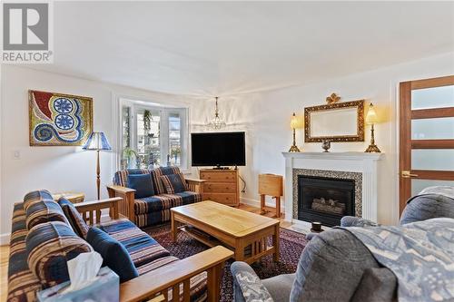 31 Chaffey Street, Brockville, ON - Indoor Photo Showing Living Room With Fireplace