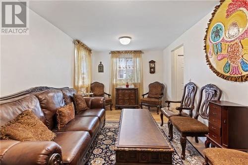 31 Chaffey Street, Brockville, ON - Indoor Photo Showing Living Room