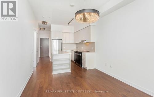 Ph03 - 2560 Eglinton Avenue W, Mississauga, ON - Indoor Photo Showing Kitchen