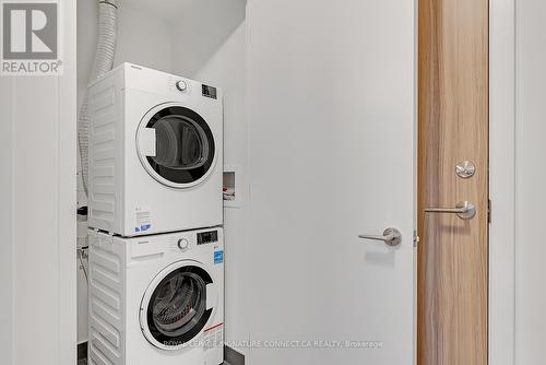 422 - 3100 Keele Street, Toronto, ON - Indoor Photo Showing Laundry Room