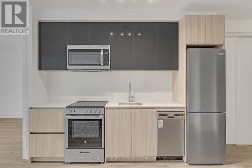 422 - 3100 Keele Street, Toronto, ON - Indoor Photo Showing Kitchen