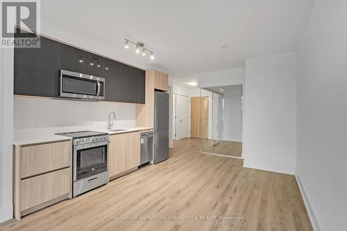 422 - 3100 Keele Street, Toronto, ON - Indoor Photo Showing Kitchen With Stainless Steel Kitchen