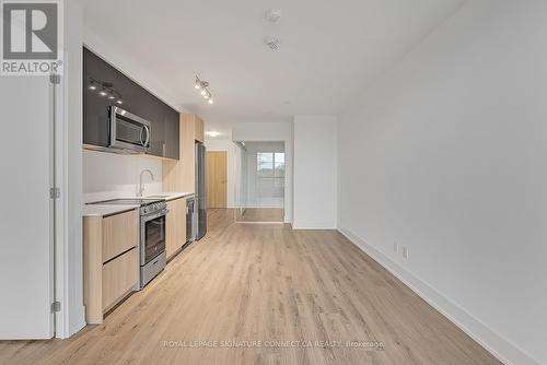 422 - 3100 Keele Street, Toronto, ON - Indoor Photo Showing Kitchen