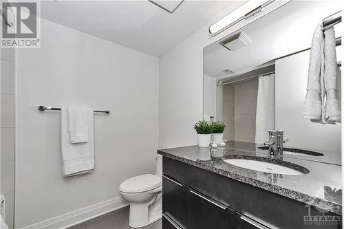 454 Churchill Avenue N, Ottawa, ON - Indoor Photo Showing Bathroom