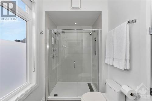 454 Churchill Avenue N, Ottawa, ON - Indoor Photo Showing Bathroom