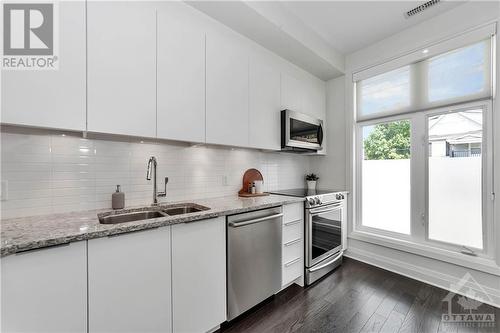 454 Churchill Avenue N, Ottawa, ON - Indoor Photo Showing Kitchen With Double Sink With Upgraded Kitchen