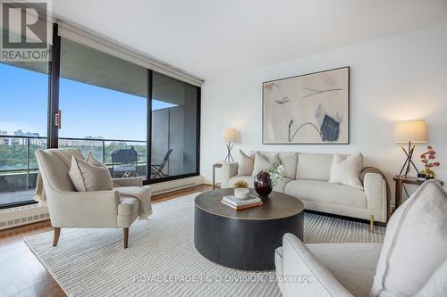 1501 - 20 Avoca Avenue, Toronto (Rosedale-Moore Park), ON - Indoor Photo Showing Living Room