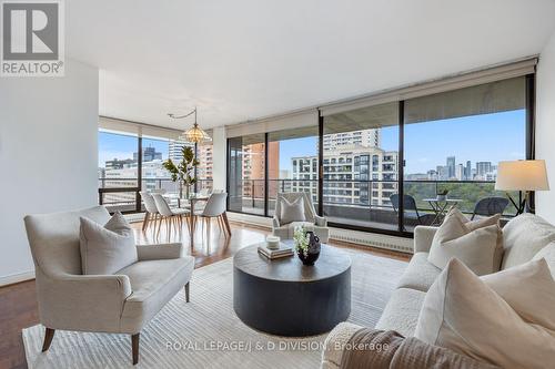 1501 - 20 Avoca Avenue, Toronto (Rosedale-Moore Park), ON - Indoor Photo Showing Living Room